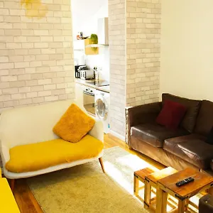 https://5-bedroom-house-near-cardiff-city.cardiffhotelswales.com